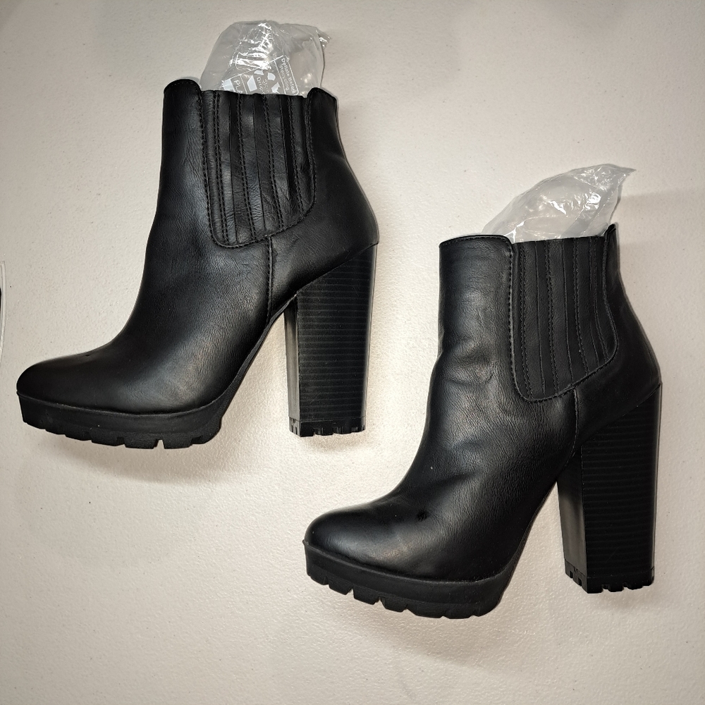 Candies chunky ankle boots see pictures for measurements